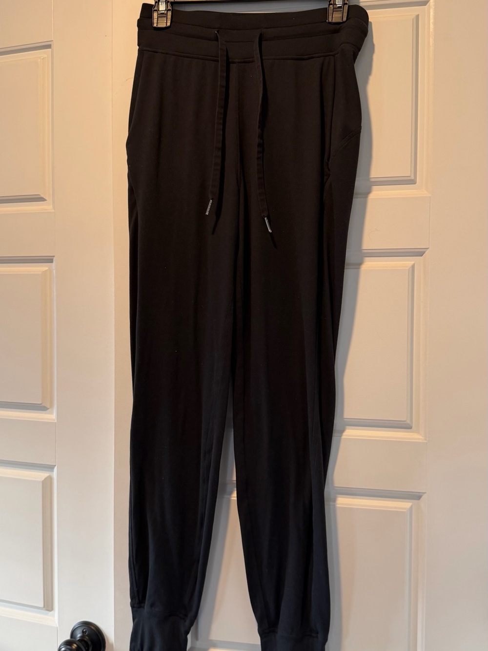 Lululemon black women's lightweight joggers